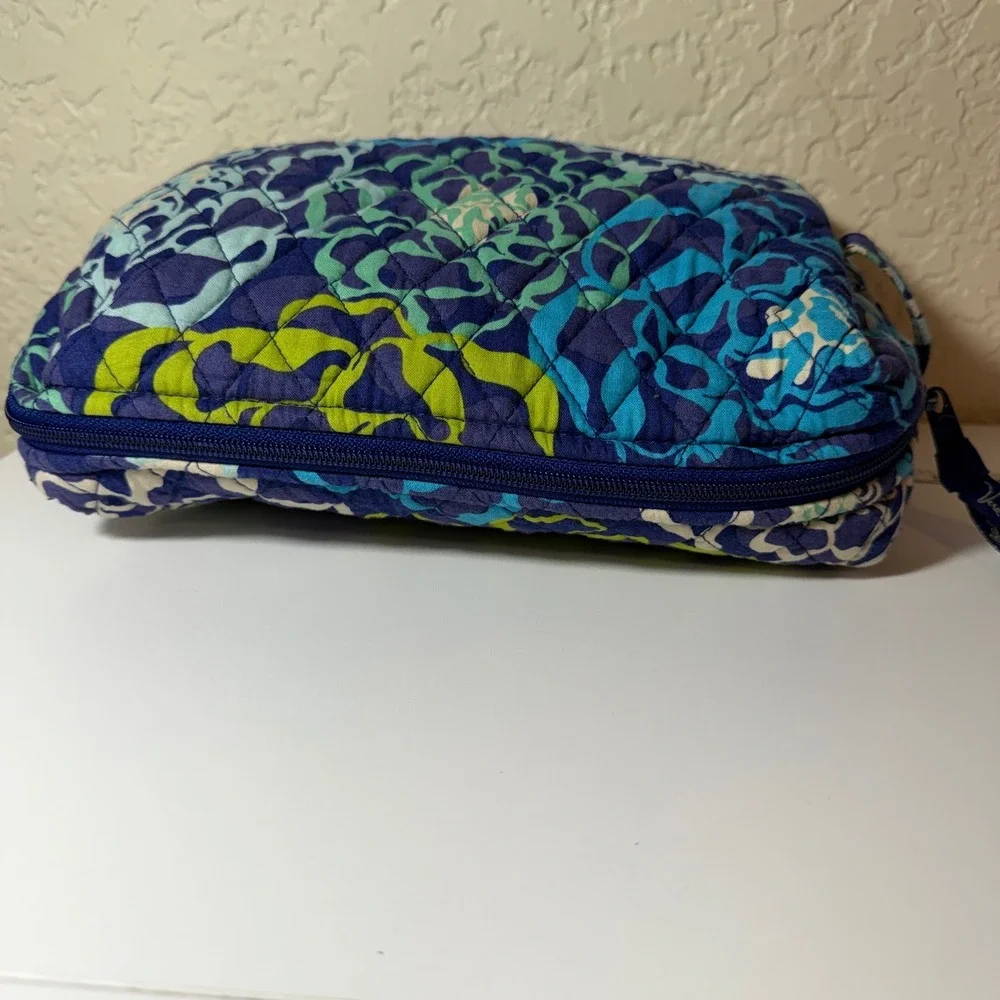 Vera Bradley Katalina Blues Quilted Cotton Cosmetic Makeup Bag Blue Green Floral